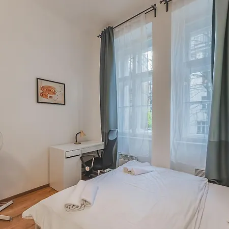 Walk To Old Town Flat, Kitchen, New Bathroom Appartamento *