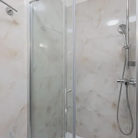 Appartamento Walk To Old Town Flat, Kitchen, New Bathroom