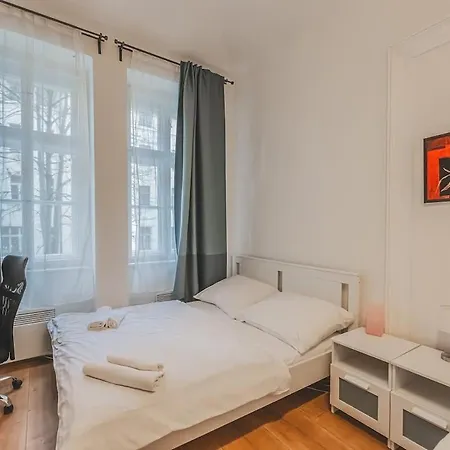 Walk To Old Town Flat, Kitchen, New Bathroom * 프라하