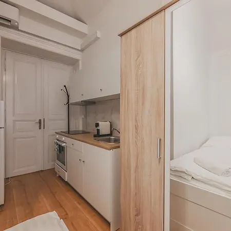 Walk To Old Town Flat, Kitchen, New Bathroom Praga